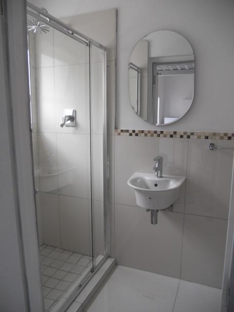 To Let 1 Bedroom Property for Rent in Woodstock Upper Western Cape